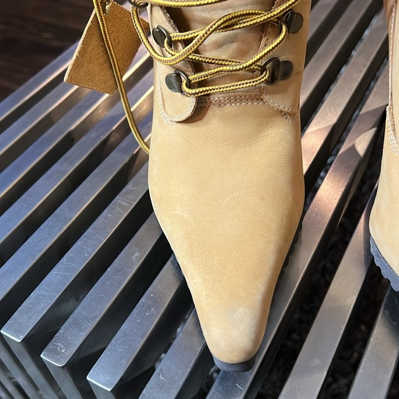 Steve Madden timberland style high heels. Sold without the timberland tag. - Picture 4 of 17
